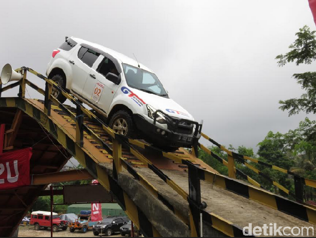 Blusukan ke Medan Menantang dengan mu-X
