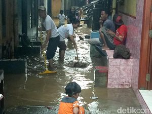 Beratnya Jadi Dokter Saat Tugas di Pengungsian Korban Banjir