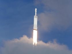 Detik-detik Menegangkan Roket Terkuat Sejagat Mengangkasa