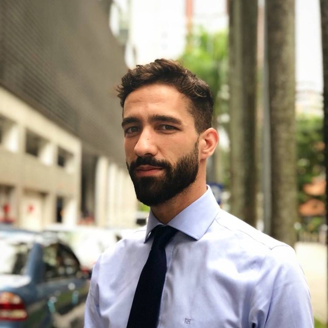 Luqman Nieto pernah menimba ilmu di Dallas College Afrika Utara. Di sana ia mempelajari Sejarah dan Ilmu Politik Islam. Kemudian ia kembali ke Spanyol untuk melanjutkan studi master jurusan Cinematography dan Cinema Production. Foto: Instagram