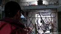 Api yang membakar rumah itu telah padam.