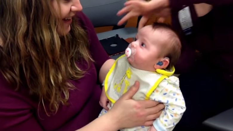 Lihat Ekspresi Bayi yang Bisa Dengar Suara Ibunya Pertama Kali Ini, Bun/Foto: Ahavah Cook Lihat Ekspresi Bayi yang Bisa Dengar Suara Ibunya Pertama Kali Ini, Bun/Foto: Ahavah Cook