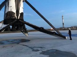 Momen Menakjubkan Mesin Falcon Heavy Balik Sendiri ke Bumi