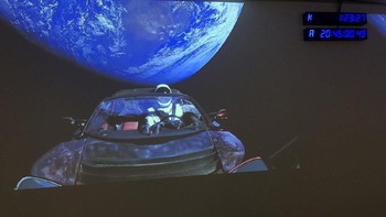 Saat pasangan awak Falcon Heavy berada di atas Australia. (Foto: Dok. Elon Musk)