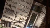 Pusat gempa berada pada kedalaman 1 kilometer. Titik gempa berada di sekitar 22 kilometer (14 mil) arah timur laut Hualien. (Screenshot video sosmed Ming-Chien Lin/via REUTERS)