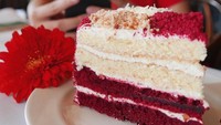 Sepertinya kekasih Ali Syakieb ini tak bisa jauh dari dessert. Kali ini ia mengunggah potongan red velvet yang cantik. Foto: Instagram citraciki