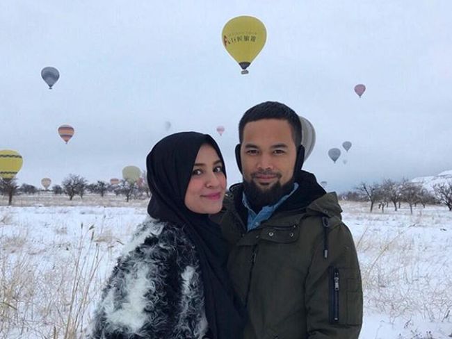 Mesranya Babymoon Shireen Sungkar dan Teuku Wisnu