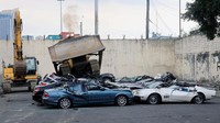 Mobil-mobil mewah yang berjejer mulai dari Lexus, BMW, Mercedes-Benz, Audi, Jaguar dan Corvette Stingray.