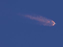 Detik-detik Menegangkan Roket Terkuat Sejagat Mengangkasa