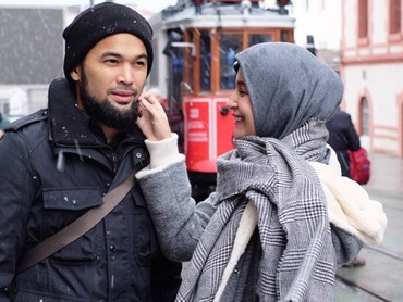 Mesranya Babymoon Shireen Sungkar dan Teuku Wisnu