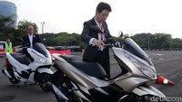 Selain Vario, motor lain Honda yang dijual dengan kisaran harga Rp 20 jutaan adalah PCX. Foto: Rifkianto Nugroho