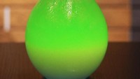 Kalau yang ini minuman berwarna hijau neon. Segar! Foto: Facebook 9 3/4 Cafe