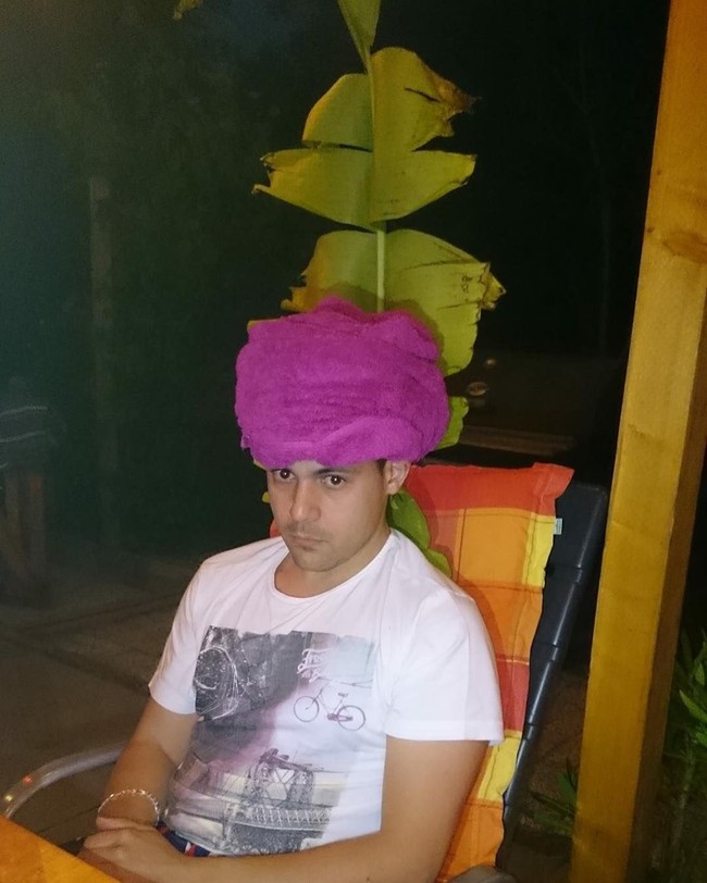 Gaya terbaru turban style menggunakan handuk. Foto: Instagram