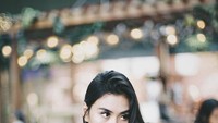 Lovely Sunday, tulis Syahnaz dalam akun Instagram. Bersantai sambil menikmati secangkir teh hangat, enak juga ya. Foto: Instagram Syahnaz