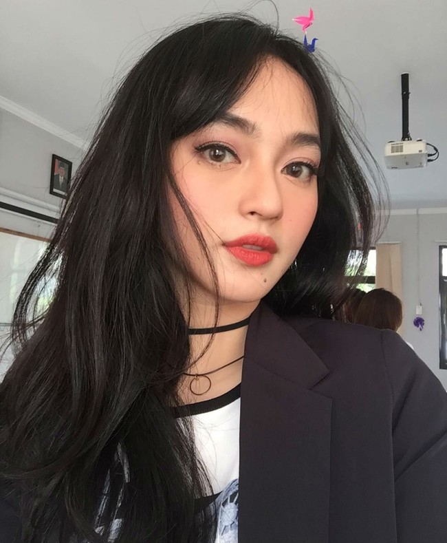 Sudah cantik, pintar, berbakat pula. Siapa yang tak jatuh hati padanya. (Foto: Instagram)