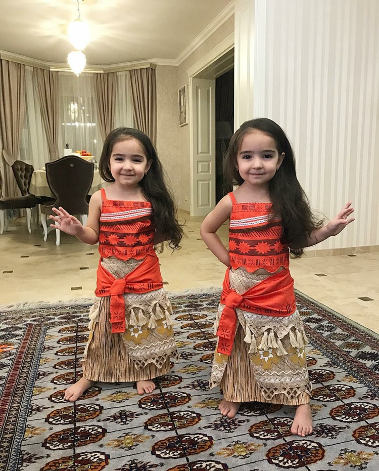 Asiya dan Safiya, si Kembar dari Rusia yang Super Imut