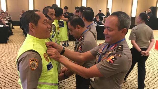 Wujudkan Rekrutmen Bersih, Panitia Seleksi Polri Kenakan Rompi Khusus