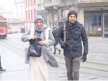 Mesranya Babymoon Shireen Sungkar dan Teuku Wisnu