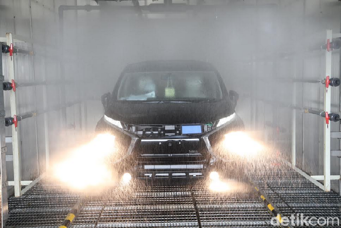 Pabrik perakitan Mitsubishi Motors di Indonesia yaitu PT Mitsubishi Motors Krama Yudha Indonesia (MMKI) yang terletak di kawasan industry GIIC Deltamas, Bekasi, Jawa Barat.