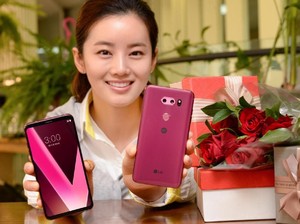 LG V30 Plus Pink Hadir di Indonesia