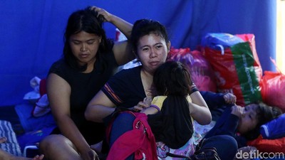 Pengungsi Banjir Keluhkan Tidak Ada Tim Medis dan Toilet Umum