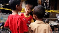 Dugaan sementara kebakaran ini disebabkan kebocoran gas.