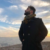 Sekarang ia sedang fokus menulis buku pertamanya yang bertema A Study of Change dan terus belajar Islam di beberapa tempat seperti Morocco dan Mesir.  Foto: Instagram