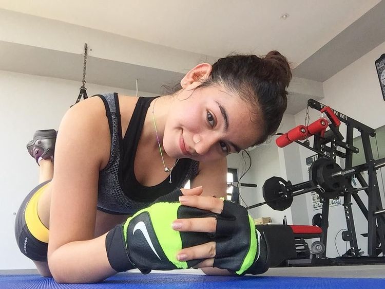 Foto: Si Cantik Sahila Hisyam Berkeringat Saat Olahraga