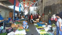 Kata Peunayong sendiri berasal dari Peu payong yang berarti memayungi, melindungi. Dalam sebuah hikayat disebutkan bahwa, Peunayong merupakan tempat Sultan Iskandar Muda memberikan perlindungan atau menjamu tamu kerajaan yang datang dari Eropa dan Tiongkok.