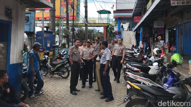 Aktivitas perdagangan di Pasar Lawang