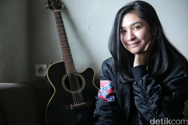 Wanita keturunan Ambon ini juga khas dengan wajah manisnya yang bermata bulat dan pipi sedikit chubby.  Foto: Ismail/detikHOT