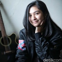 Wanita keturunan Ambon ini juga khas dengan wajah manisnya yang bermata bulat dan pipi sedikit chubby.  Foto: Ismail/detikHOT