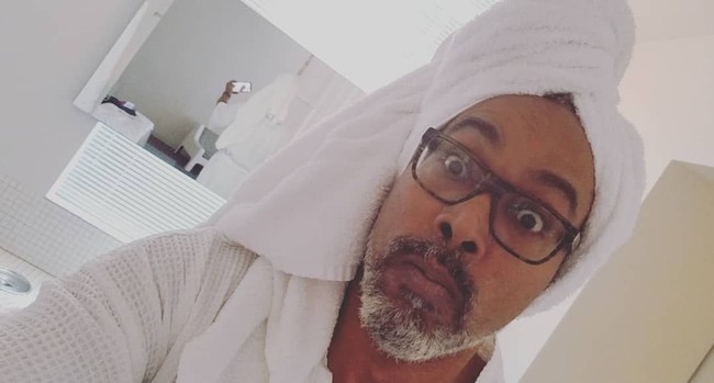 Berani coba gaya foto selfie pakai handuk ini? Foto: Instagram