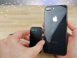 Penampakan iPhone 7 Plus Terkecil di Dunia