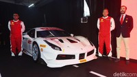 Hadir juga dalam acara tersebut 2 pebalap Renaldi Hutasoit dan Rama Danindro serta CEO Ferrari Jakarta, Ari Christoper.