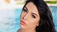 Awas ketipu kalau lihat cewek cantik. Tapi di foto ini, banyak yang menyebut kelaki-lakian Chanel masih terlihat. Foto: Instagram/chanelsantini/istimewa