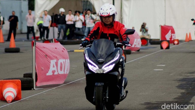 Ngacir dengan Honda PCX Buatan Sunter