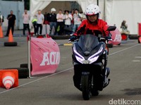 Ngacir dengan Honda PCX Buatan Sunter