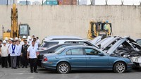 Mobil-mobil mewah yang akan dihancurkan.