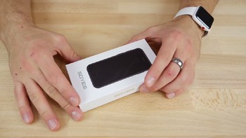 Akun EverythingApplePro baru saja memposting video unboxing ponsel bermerek Soyes. Foto: EverythingApplePro