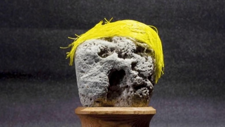 Batu berbentuk Donald Trump (@Great Big Story/Youtube) Batu berbentuk Donald Trump (@Great Big Story/Youtube)
