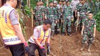 Direktorat Satwa Korsabhara Baharkam Polri pun menurunkan tim K9, anjing pelacak untuk melakukan evakusi. Dalam tempo empat hari, tim K9 yang dipimpin Ipda Hermi, berhasil menemukan seluruh korban.