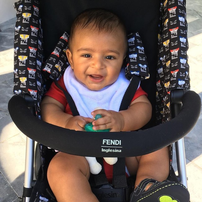 Mainanannya saja sudah sangat mewah, tentu perlengkapan Asahd di keseharian tak kalah mahal. Asahd diketahui punya stroller Monster Inglesina dari brand Fendi seharga $1760 atau Rp 23 jutaan. Foto: Instagram Asahd Khaled