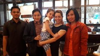 Elizabeth sebelumnya sudah berada di Jakarta setelah mendapatkan kabar, anaknya itu telah ditemukan oleh pihak polisi di Kelurahan Pantanakan, Kecamatan Kesu, Toraja Utara dua hari lalu. 