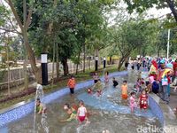 Ratusan Siswa SD Sambut Ridwan Kamil Resmikan Alun-alun Regol