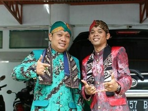 Balada Dua Pelawak Jatim yang Tertahan di Hong Kong karena Visa