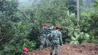 Pujiono mengaku sulit menggambarkan apa yang dia rasakan saat proses pencarian para korban longsor. Dia mengatakan tiap unsur seperti tanah, dan lingkungan juga punya energi yang berbeda.