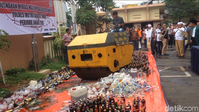 Penjualan Miras Oplosan Maut di Jagakarsa Berkedok Warung Jamu