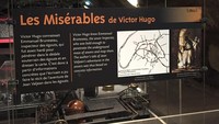 Selokan bawah tanah yang tampak seperti terowongan panjang ini menarik pula bagi para fans novel Victor Hugo Les Miserables (katielisa/Instagram)
