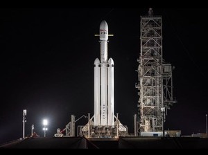 Peluncuran Roket Terkuat Sejagat Milik SpaceX Ditunda